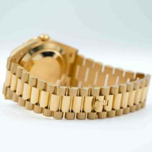 ساعة رولكس داي ديت 40 من الذهب الأصفر مرصعة بالألماس، مينا سوداء، 228398TBR