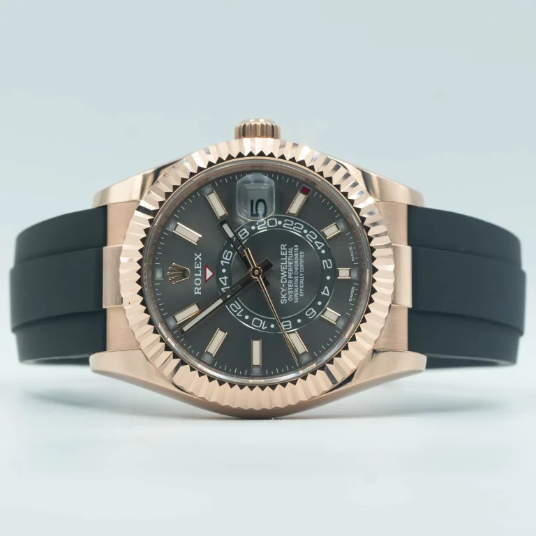ساعة رولكس سكاي دويلر ذات الميناء الرمادي
